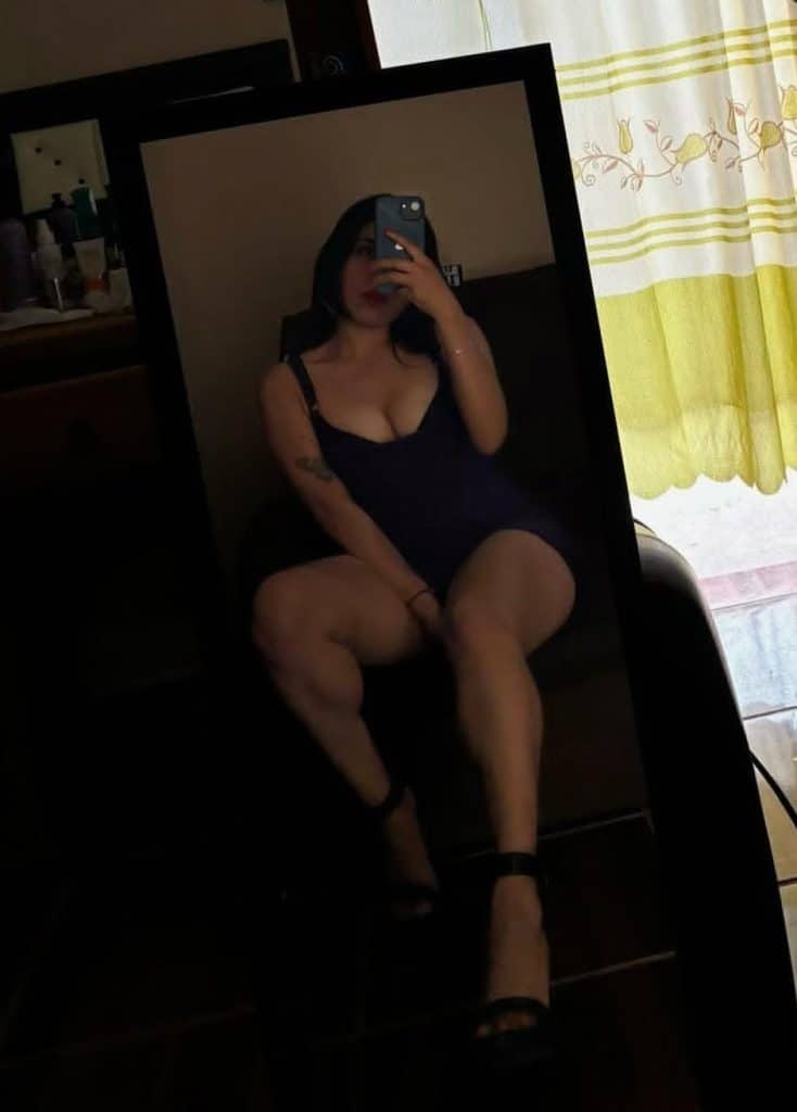 tania en ropa interior