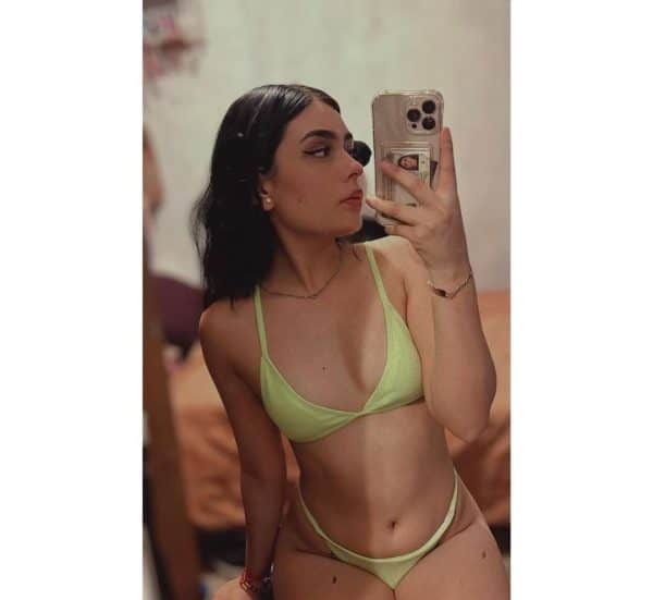 sensual danna pelinegra
