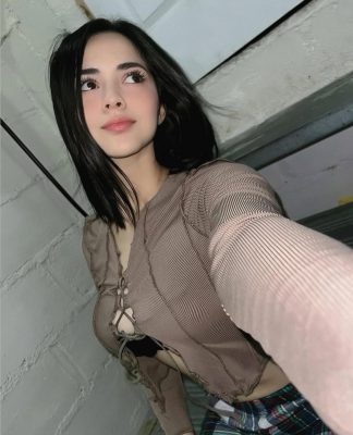 hermosa dani en bra