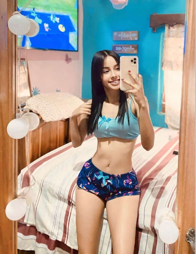 sexy valeria en pijama