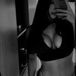 zara selfie en su cuarto