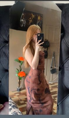 alanis en sexy vestido