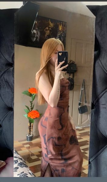 alanis en sexy vestido