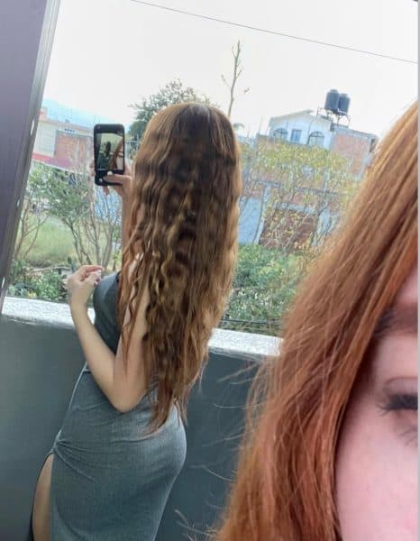 alanis mostrando el culo