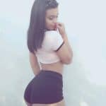 laura posando sensual