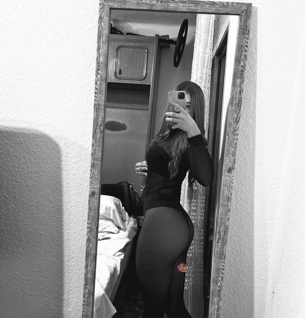 sindy mostrando culo