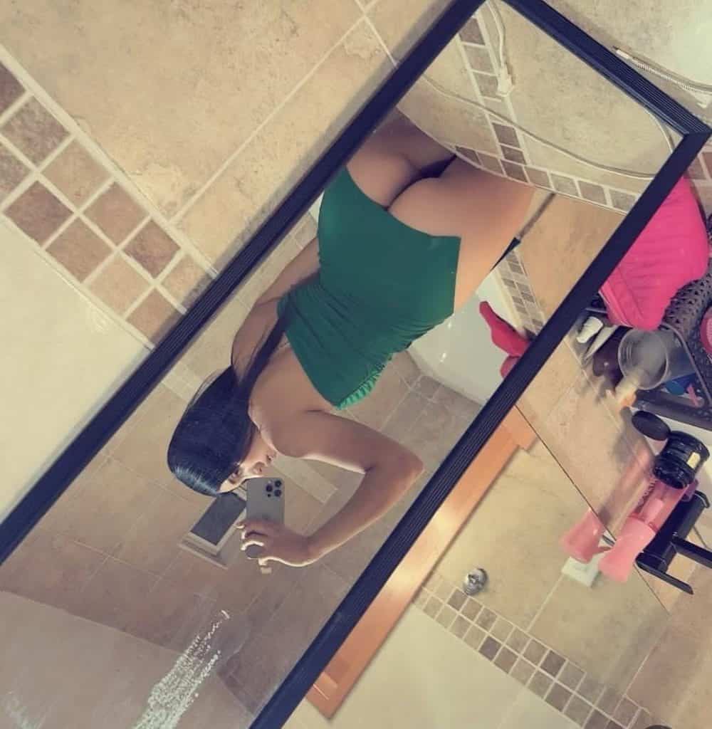 monserrat en el baño