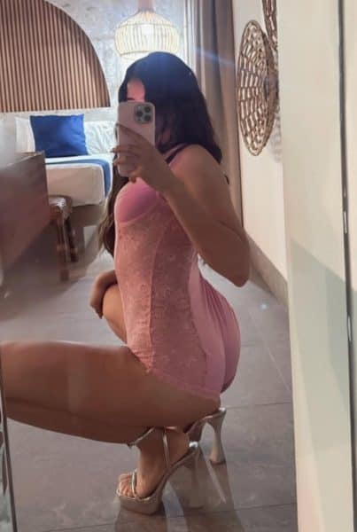 pose sexy de monserrat