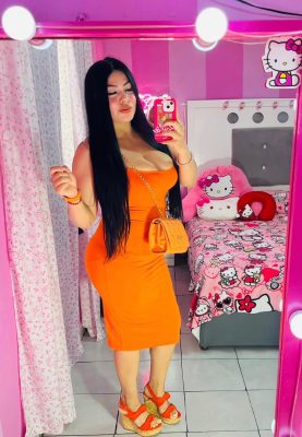 selfie de monseratt en vestido