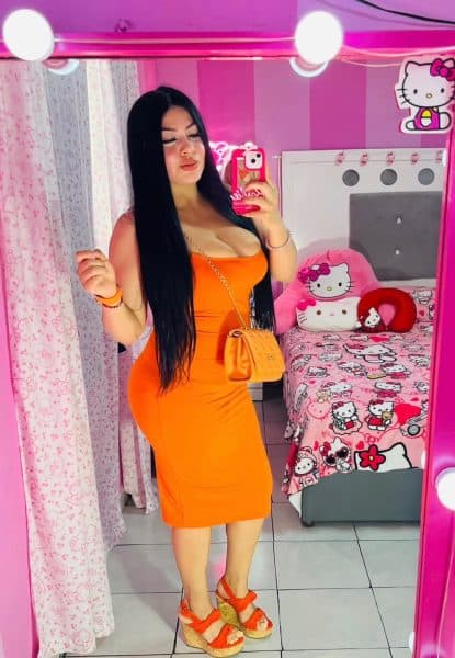 selfie de monseratt en vestido