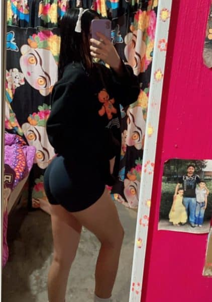 sexy abril levantando culito