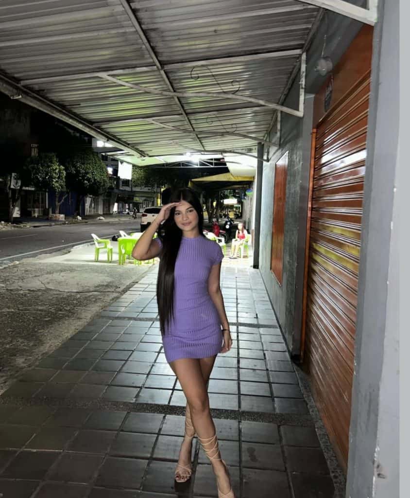 silvia en vestido sexy