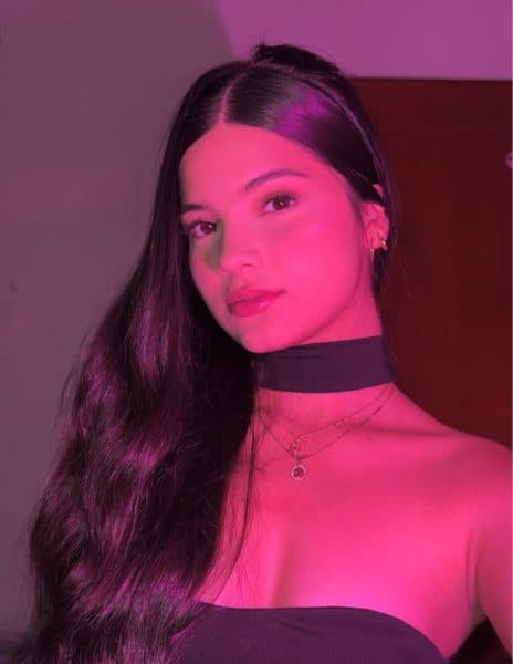 silvia posando sexy