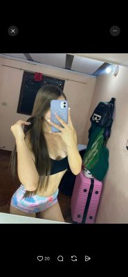 sandra posando sexy en espejo