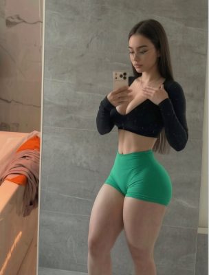 selfie de emili en modo-fit
