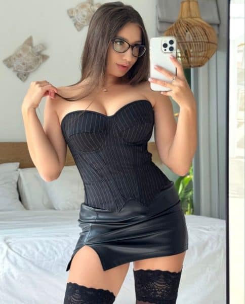 selfie de yeri en vestido