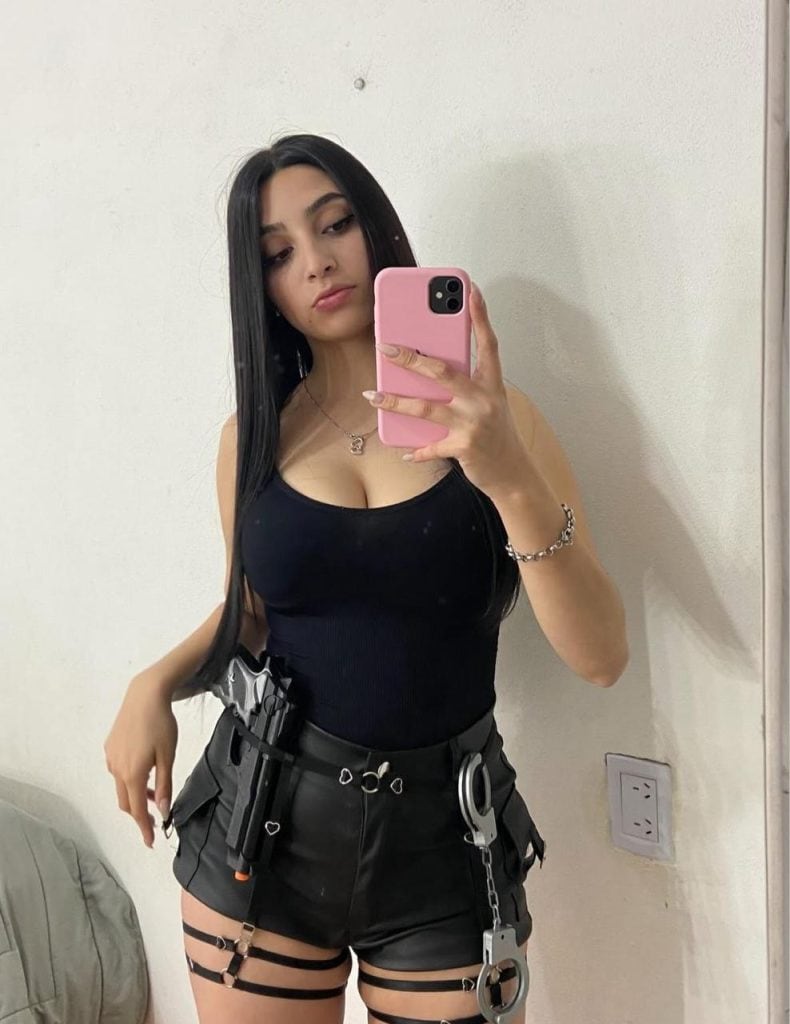 sexy maggie en vestido