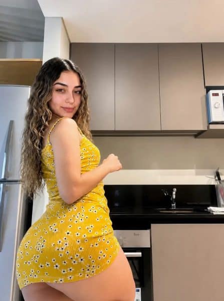 shantal mostrando el culo