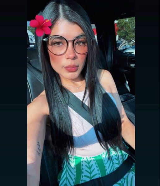 ivanna sexy mientras conduce