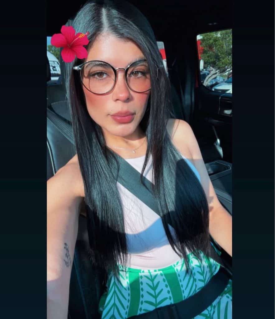 ivanna sexy mientras conduce