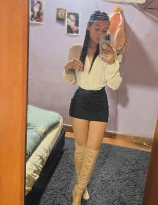 brisa sexy selfie en shorts