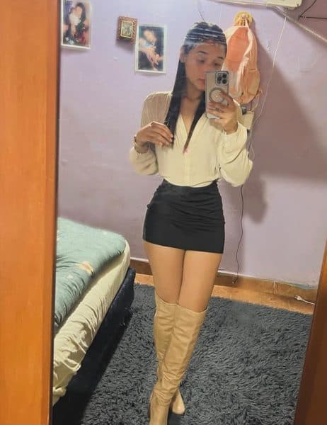 brisa sexy selfie en shorts
