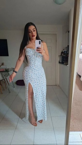 sensual brenda sacandose foto