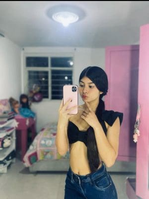 yuri con vestimenta candente