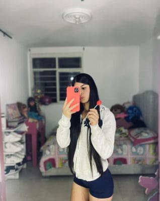 yuri enfrente al espejo