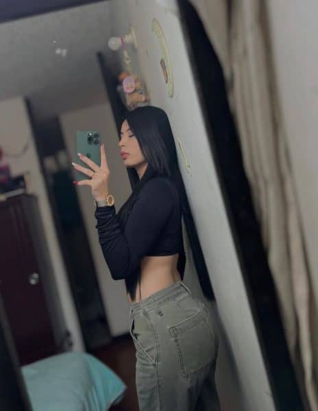 mariana contra la pared