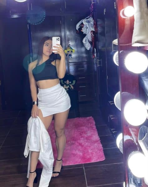 brisa poniendose sexy