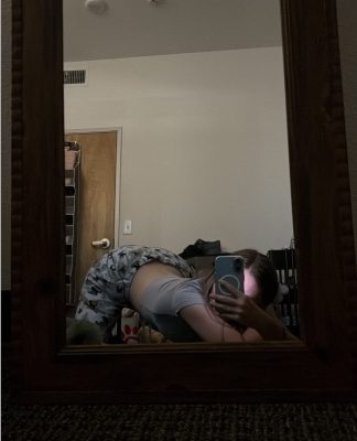 smantha posando sensual